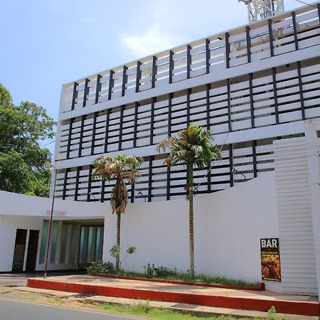 Oyo 256 Subash Hotel Jaffna Exteriör bild