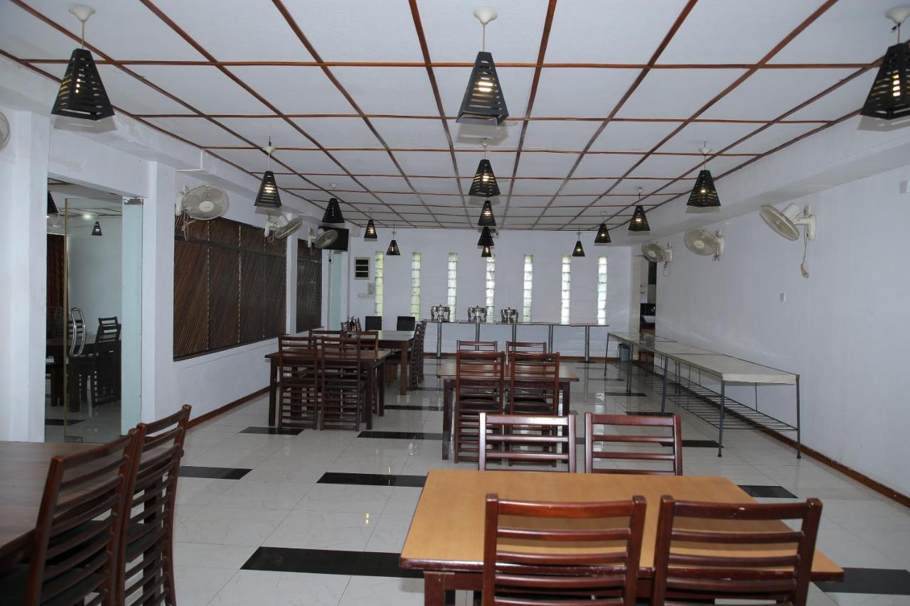Oyo 256 Subash Hotel Jaffna Exteriör bild