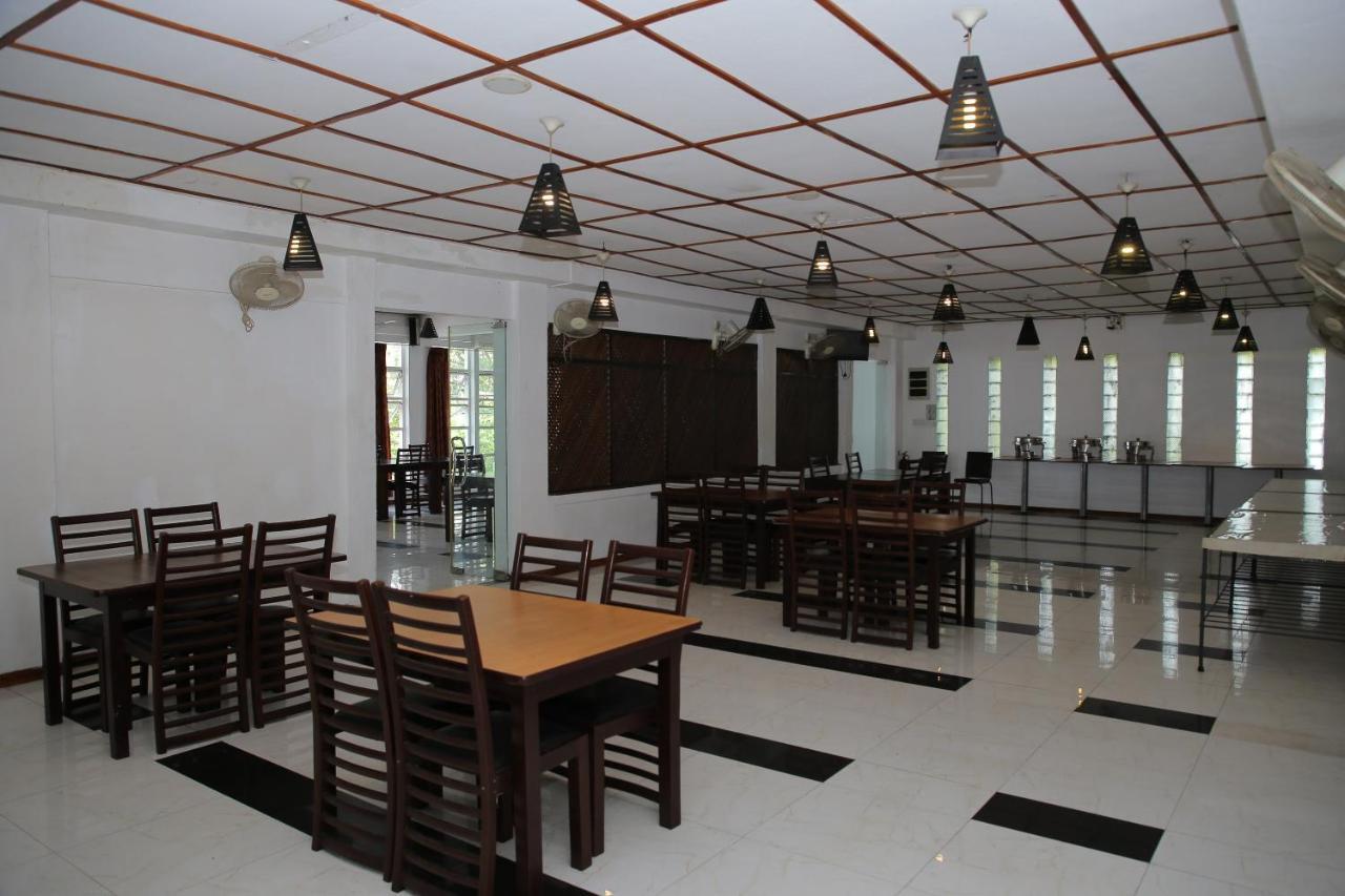 Oyo 256 Subash Hotel Jaffna Exteriör bild