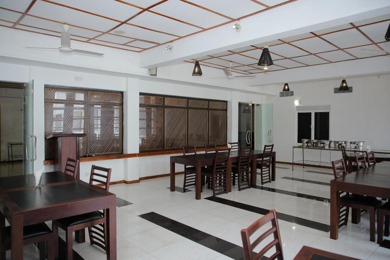 Oyo 256 Subash Hotel Jaffna Exteriör bild