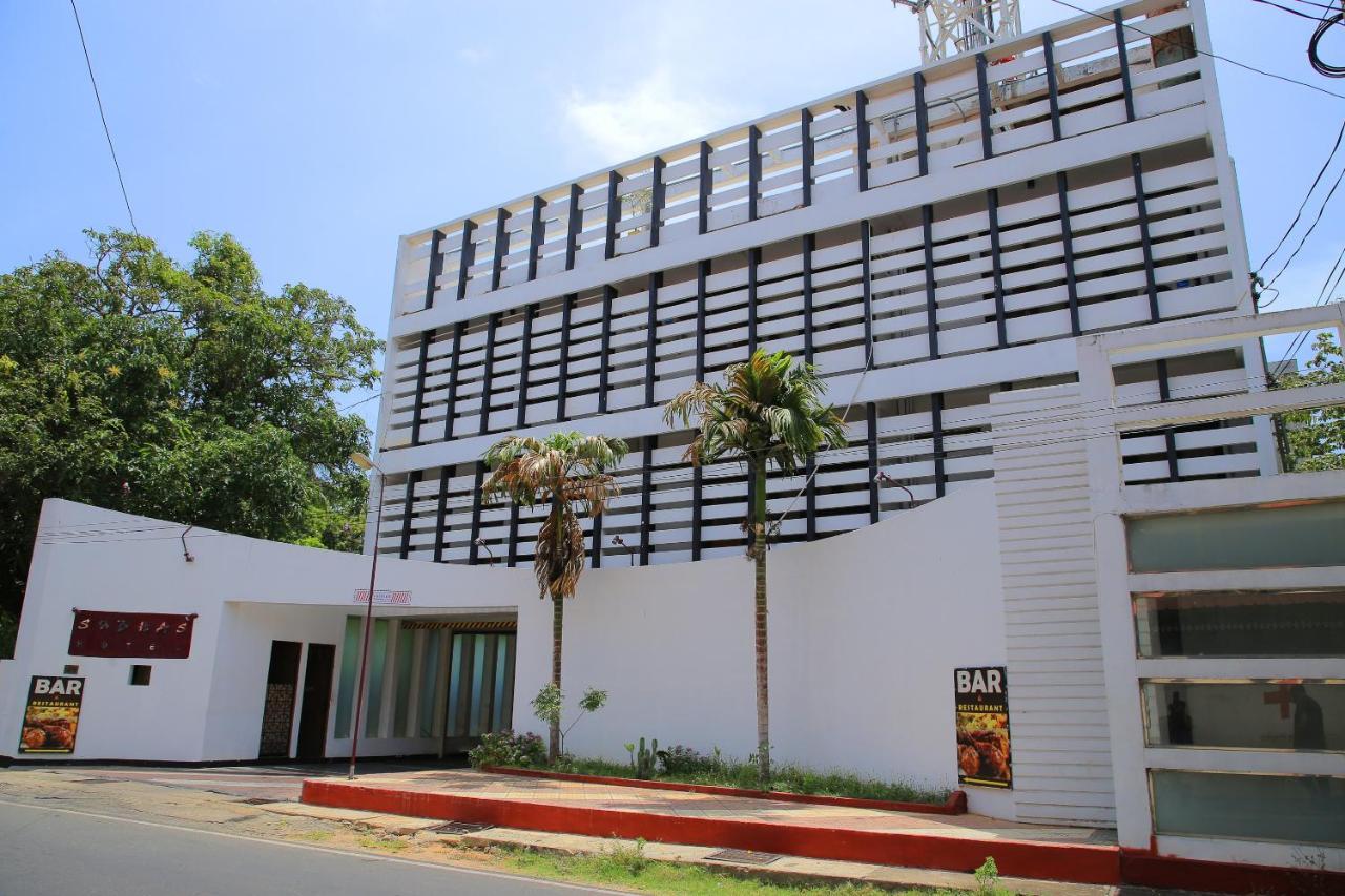 Oyo 256 Subash Hotel Jaffna Exteriör bild