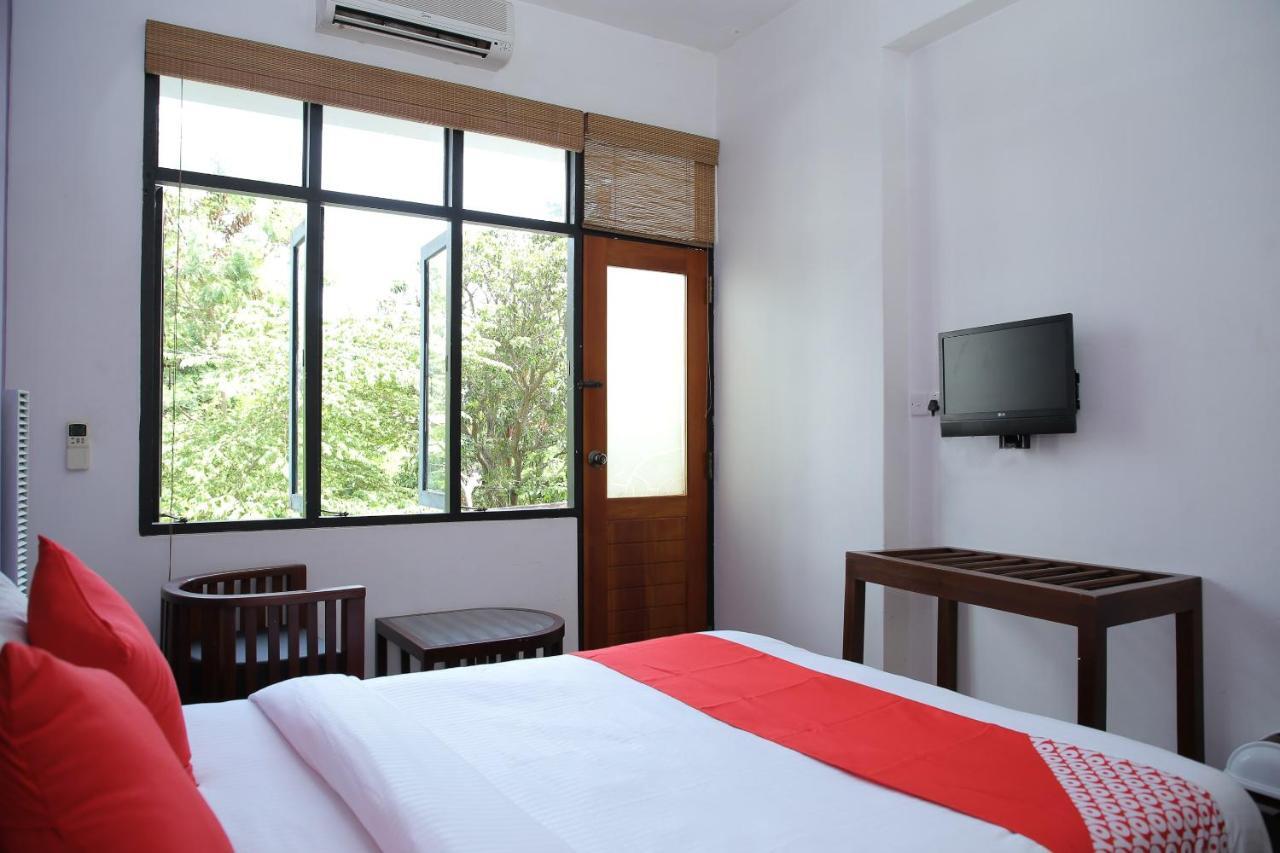 Oyo 256 Subash Hotel Jaffna Exteriör bild